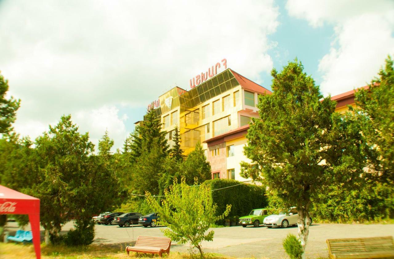 Vosku Ashxarh Hotel Tsaghkadzor Exterior photo