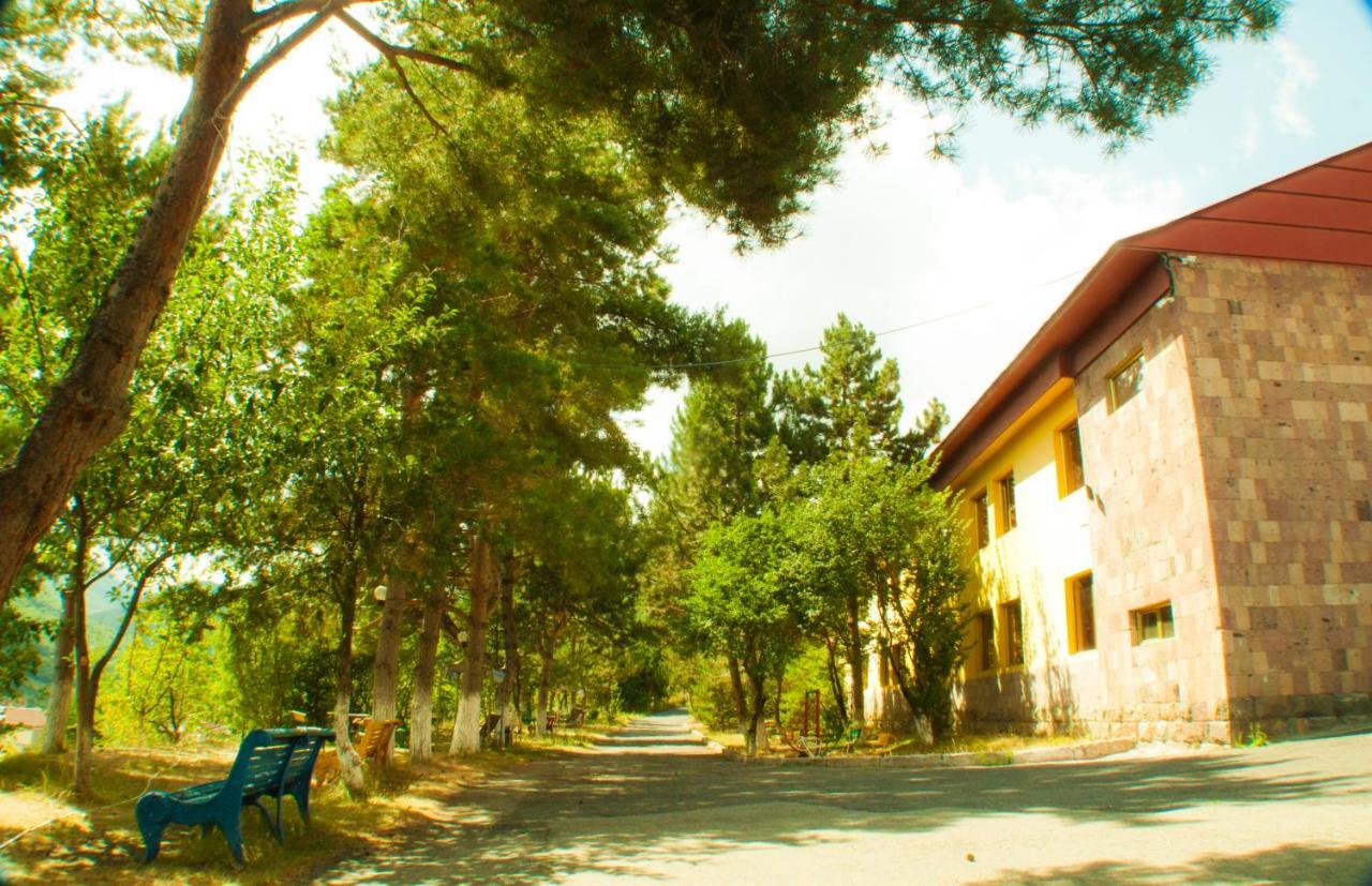 Vosku Ashxarh Hotel Tsaghkadzor Exterior photo